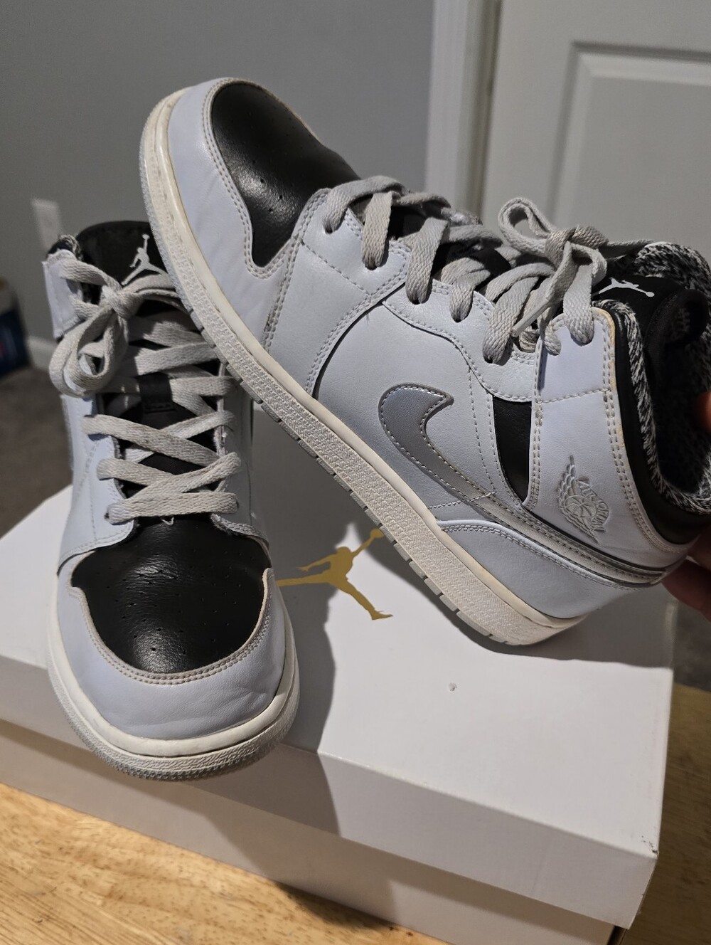 RARE Nike Air Jordan 1 Retro Mid Pure Platinum Metallic Silver 554724–032 SIZE 7
